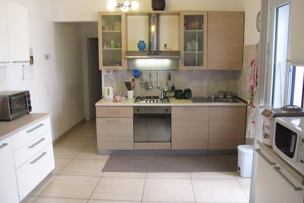 Confortevole Appartamento Vicino Al Centro Lecce Exterior foto